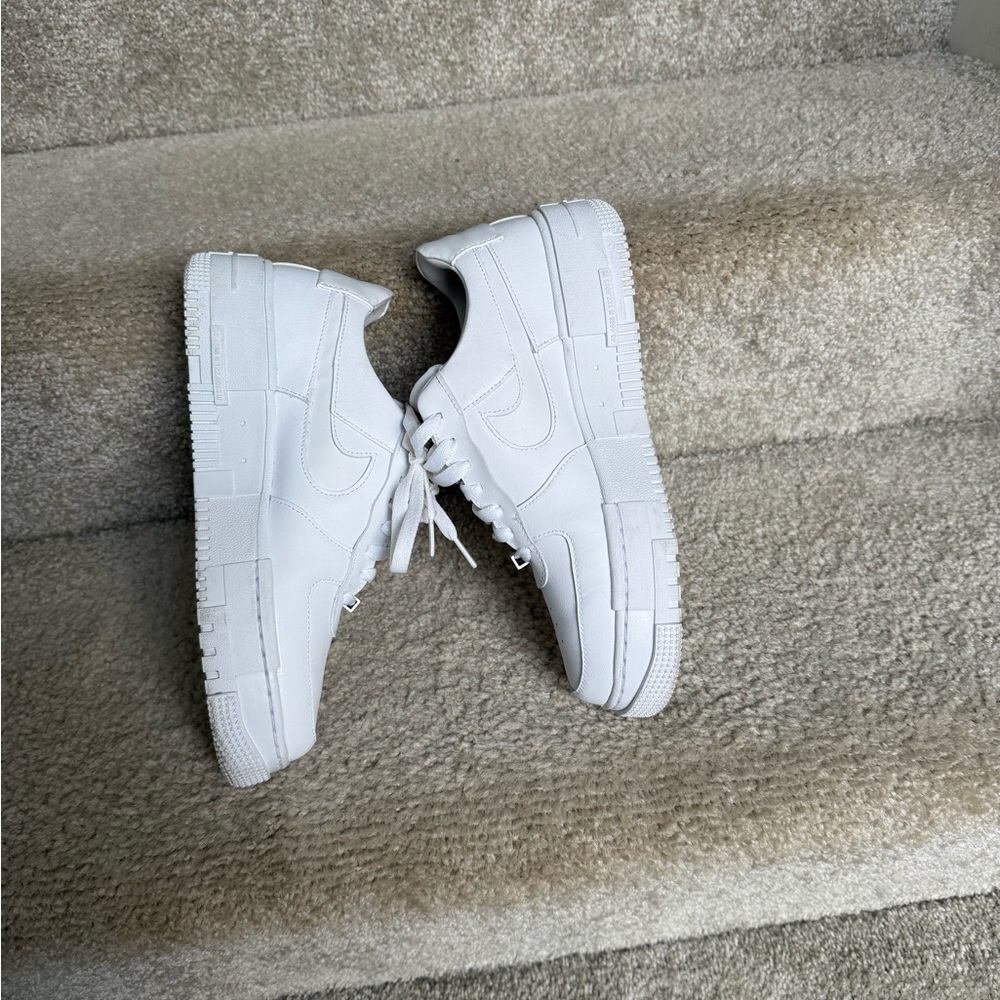 White AF-1 pixel - Picture 7 of 7